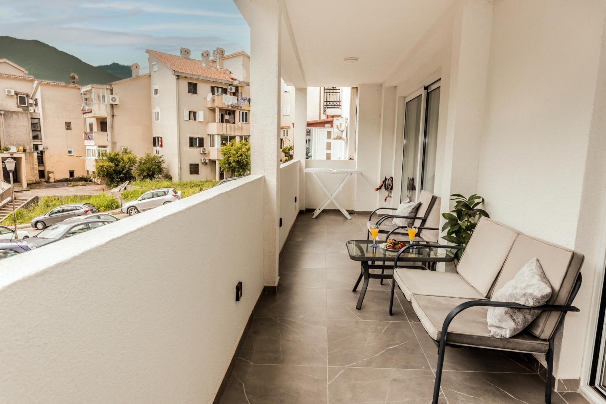 Paun Apartment Kotor Eksteriør bilde