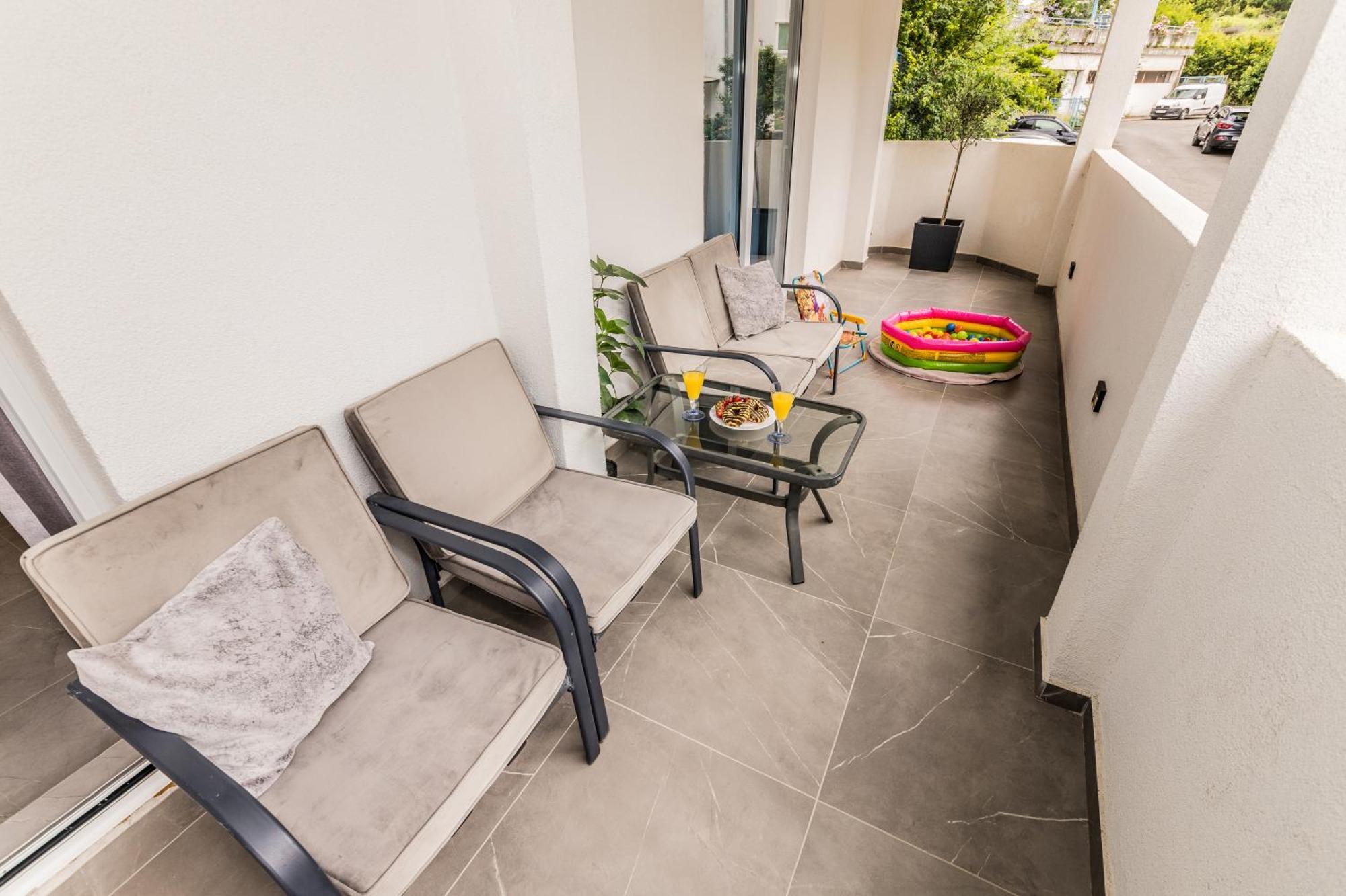 Paun Apartment Kotor Eksteriør bilde